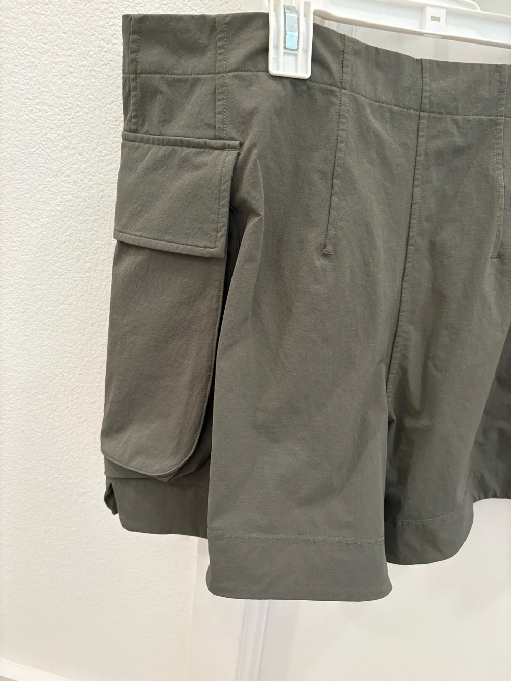 Lululemon Relaxed-Fit Super-High-Rise Cargo short